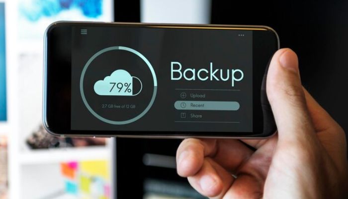 The image shows phone storage on screen reading backup. — Freepik