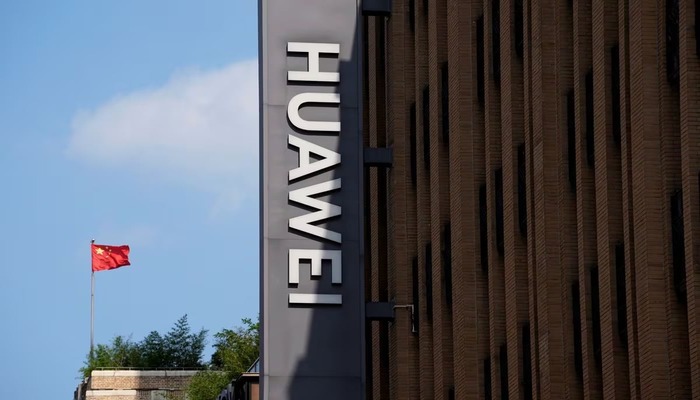 A Chinese flag flutters near a Huawei store in Shanghai, China September 8, 2023. — Reuters