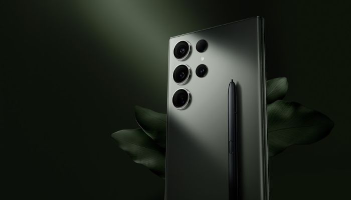 The image shows Samsung Galaxy S23 Ultra in black. — Samsung