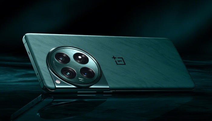 The image displays the green variant of OnePlus 12 . — Onepluscommunity