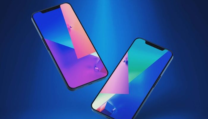 The image shows two electronic devices balancing on a blue background. — Freepik