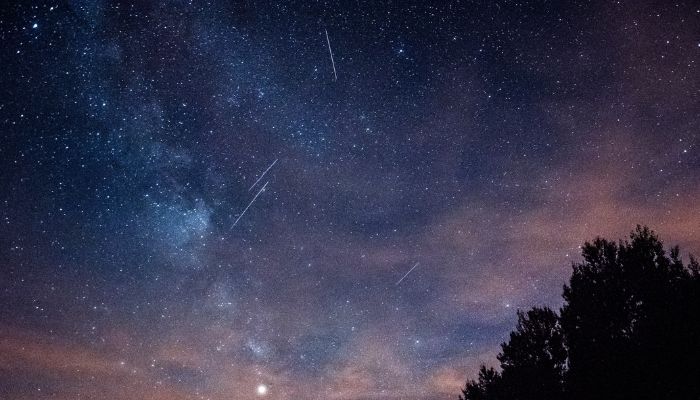 The image shows an illustration of a meteor shower. — Unsplash