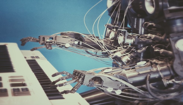 The image shows a robot playing a piano. — Unsplash