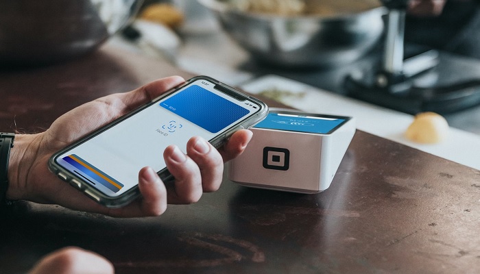 The image shows a person using an online payment app. — Unsplash