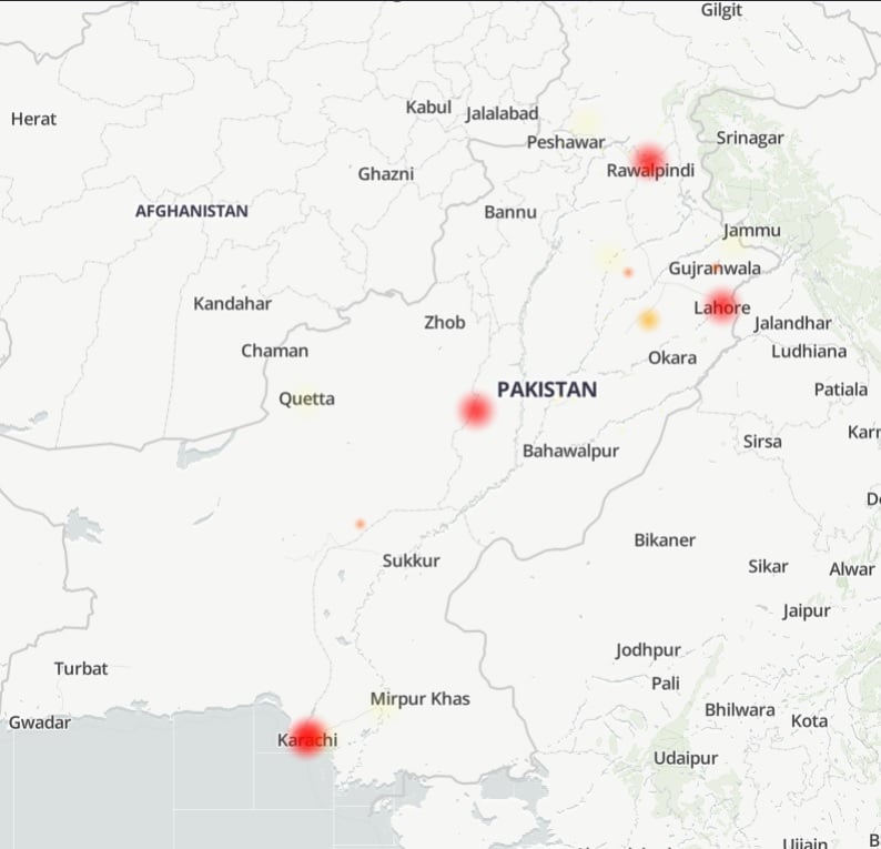 The screenshot shows a map of Pakistan pointing towards YouTube outage in different regions. — Downdetector