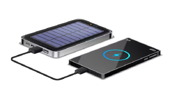 The image is an illustration of a solar battery charger. — Freepik