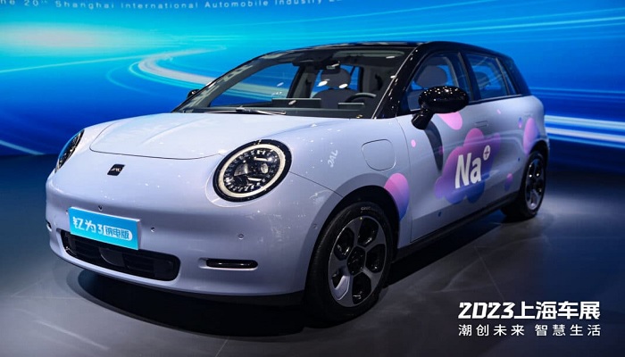 The image shows a Sodium-battery-powered Yiwei3. — Car News China