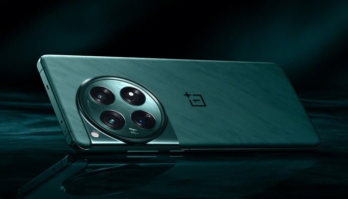 The image displays the green variant of OnePlus 12 . — Onepluscommunity