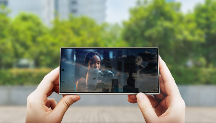 An image of the Samsung Galaxy S24 displayed on hand. — Samsung