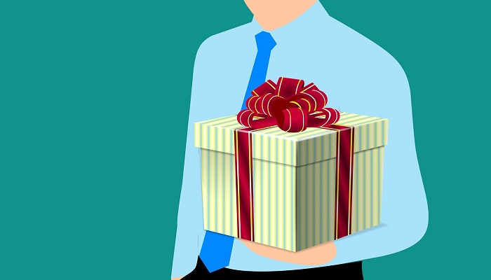 The image shows an animated man holding a present. — Pixabay