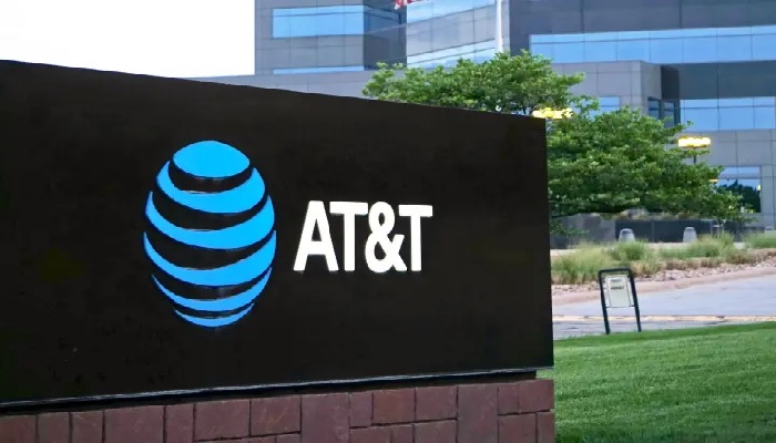 The image shows the external area of an AT&T office. — Pexels