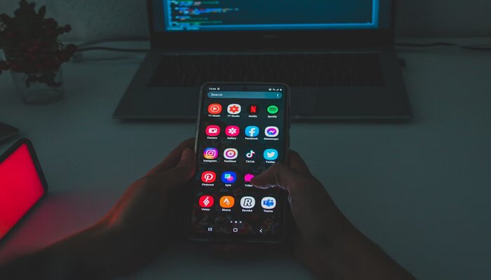 An undated image showing different apps on phone. — Unsplash
