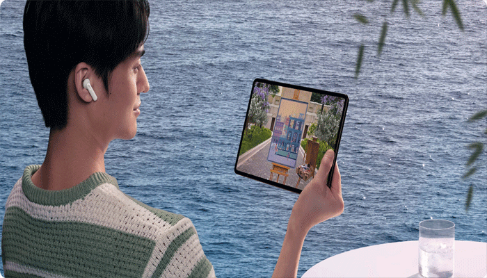 An undated image showing a person using Huawei FreeBuds SE 2. — Consumer Huawei