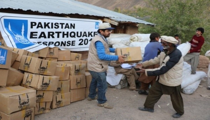 An undated image of an old man recieving humanitarian aid. — Islamic Relief Pakistan