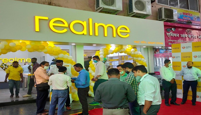 An undated image. — realme