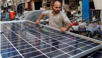 Pakistan considers tax increase on solar panels and internet services Pakistan considers tax increase on solar panels and internet services