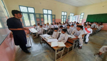 Mobile phones banned in all govt, private schools in Punjab