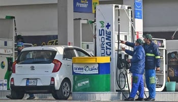 Petrol prices in Pakistan likely to drop again