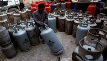 Karachi gas shutdown: SSGC announces supply closure to industries, CNG stations