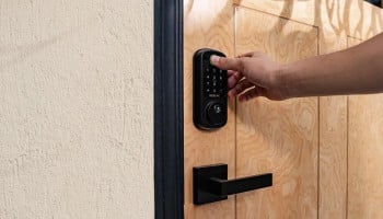 DESLOC B200 Fingerprint Smart Lock review: Is it worth buying?