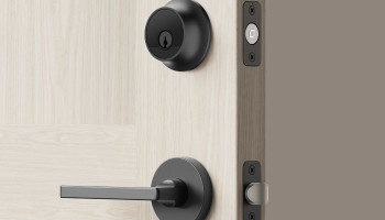 Level Lock Pro Smart vs Kwikset SmartCode 260 Keyless Deadbolt: Features, specs, and performance compared
