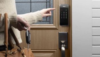 Alfred DB2 vs CATCHFACE TFX1 Smart Door Lock: Comparing specs, features, and performance